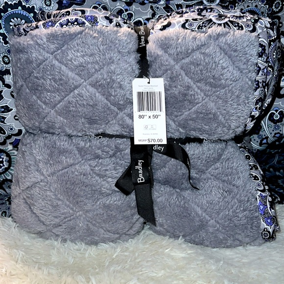 🆕❣️Vera Bradley Tranquil Medallion Patter Throw Blanket & Collapsible Hamper - Picture 2 of 9